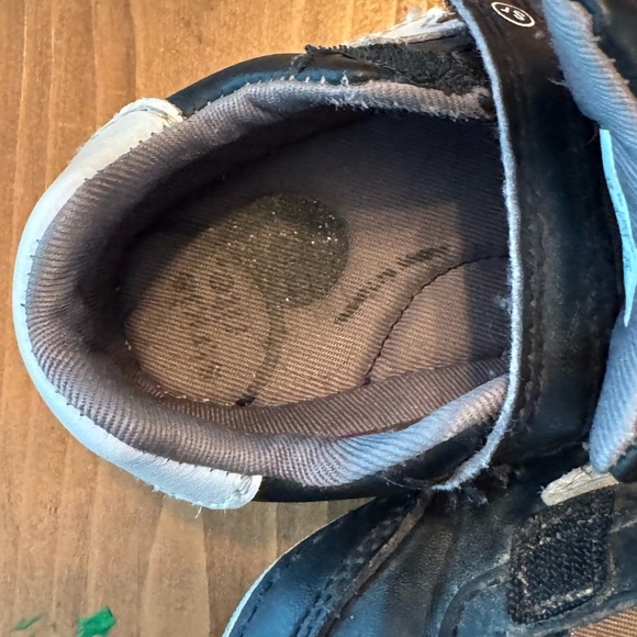 Stride Rite Black and Gray Sneakers for Everyday Comfort size 5 - Picture 2 of 7